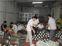 2011年6月上旬合肥市庐阳区食用菌协会学员在食用菌生产基地现场接三级种