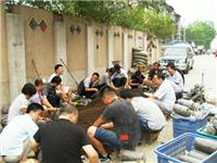 2011年8月上旬合肥市庐阳区食用菌协会学员在合肥立新食用菌培训学校现场实习装袋