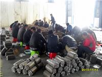 2013年11月14日合肥立新食用菌培训学校学员在合肥立新菌种场培训基地实践食用菌栽培技术——生产装袋