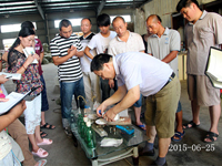 2015年6月25日合肥市庐阳区食用菌协会学员在合肥立新菌种场培训学校现场实习食用菌菌种制作技术—— 液体菌种以及 一级母种培养基