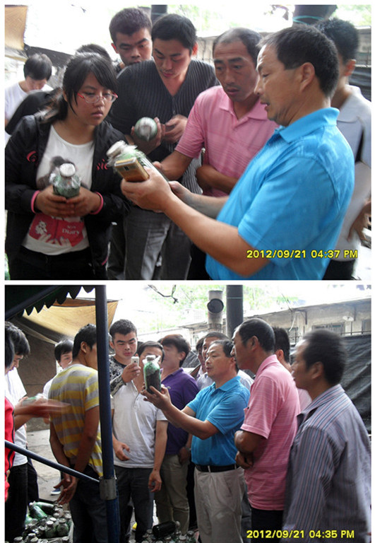 2012年9月中下旬合肥立新食用菌培训学校学员在合肥立新食用菌培训学校听沈老师讲食用菌过程中各种病虫害杂菌的辨认及预防措施。
