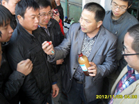 2012年11月上旬合肥市庐阳区食用菌协会学员在合肥立新食用菌培训学校听老师讲食用菌栽培技术——各种消毒药品、灭菌药品的应用