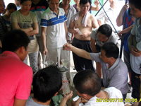 2012年7月中旬合肥市庐阳区食用菌协会学员在合肥立新菌种场培训学校现场实习食用菌菌种制作技术——制作一级母种培养基