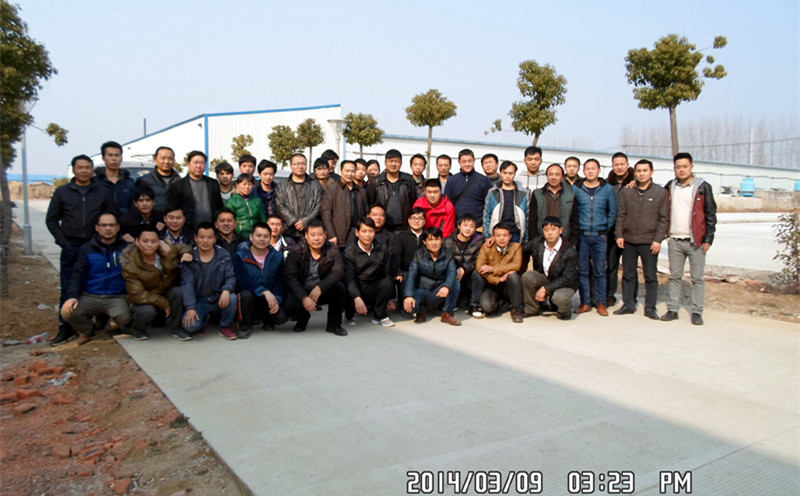 2014年3月9日合肥市庐阳区食用菌协会学员在合肥立新食用菌培训学杏鲍菇工厂化种植培训基地合影留念