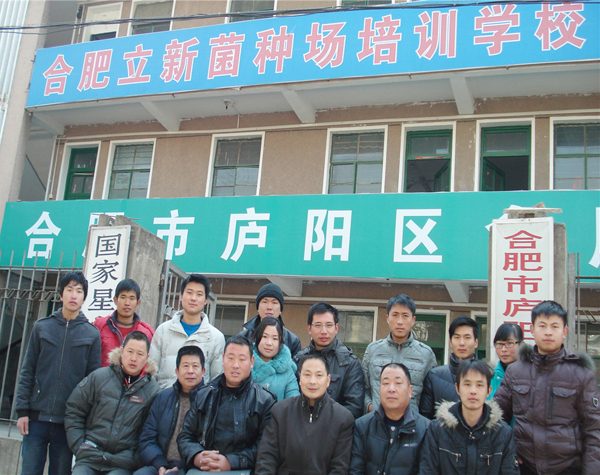 2011年元月下旬部分学员在学校留影1