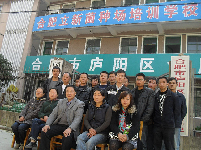 2010年11月下旬部分学员在学校留影