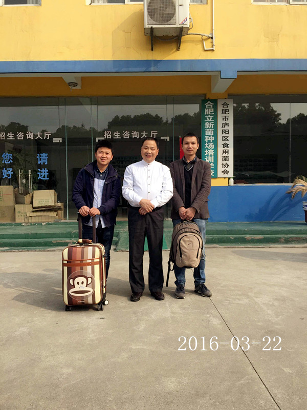 2016年3月22日来自四川和湖南的两位学员毕业了